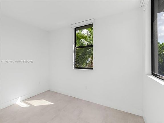 5th image of 1547 NW 2nd St #203