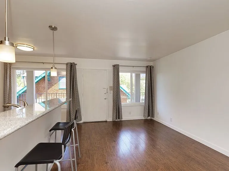 2828 College Ave — Photo 30
