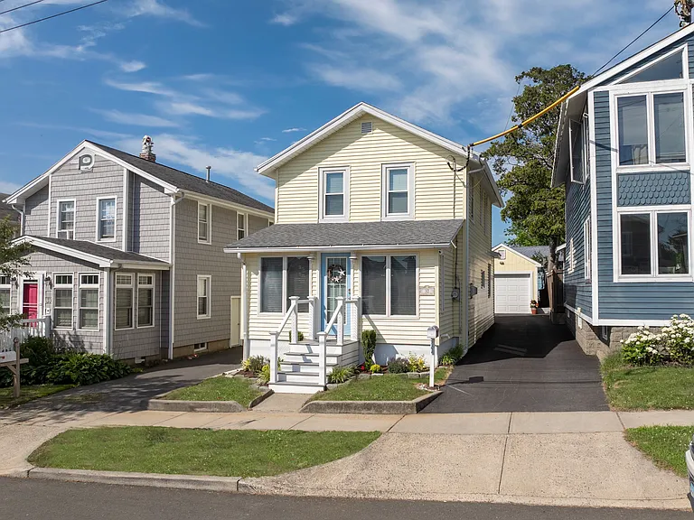 Lawrence Ave — Photo 1