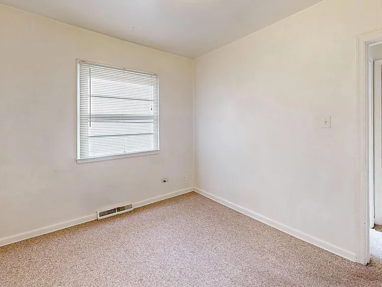 2525 S Clayton St — Photo 26