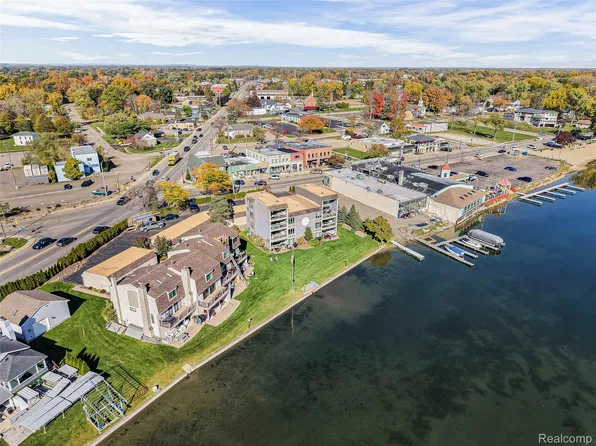 116 E Walled Lake Dr APT 2, Walled Lake, MI 48390