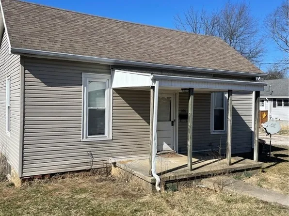 106 Spring Grove Avenue, Salem, IN 47167