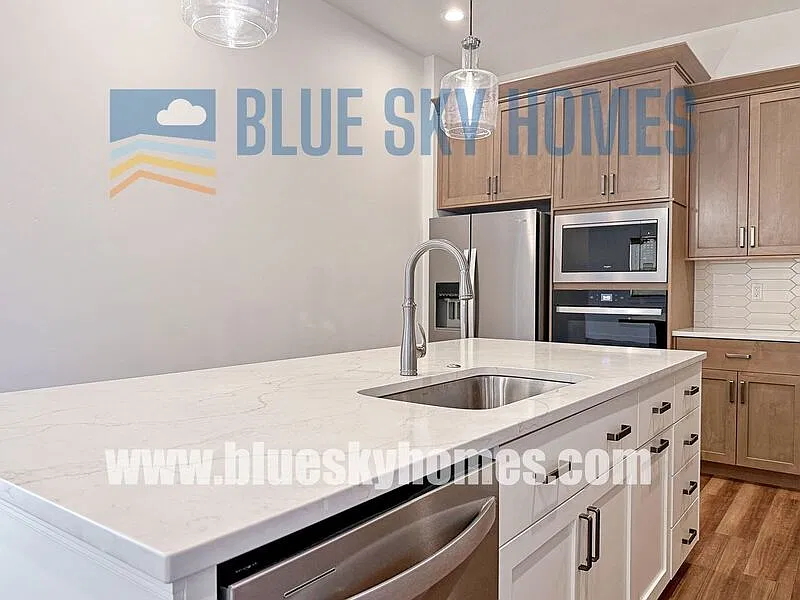 2 bed, 2.0 bath, 1833 sqft, $2,345 — Photo 2