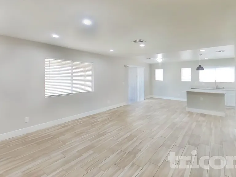 409 W Azure Ave — Photo 12
