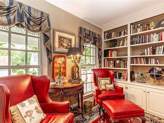 4th image of 10280 Berkeley Manor Dr