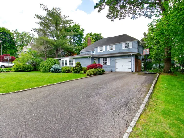 20 Primrose Lane, East Hills, NY 11577