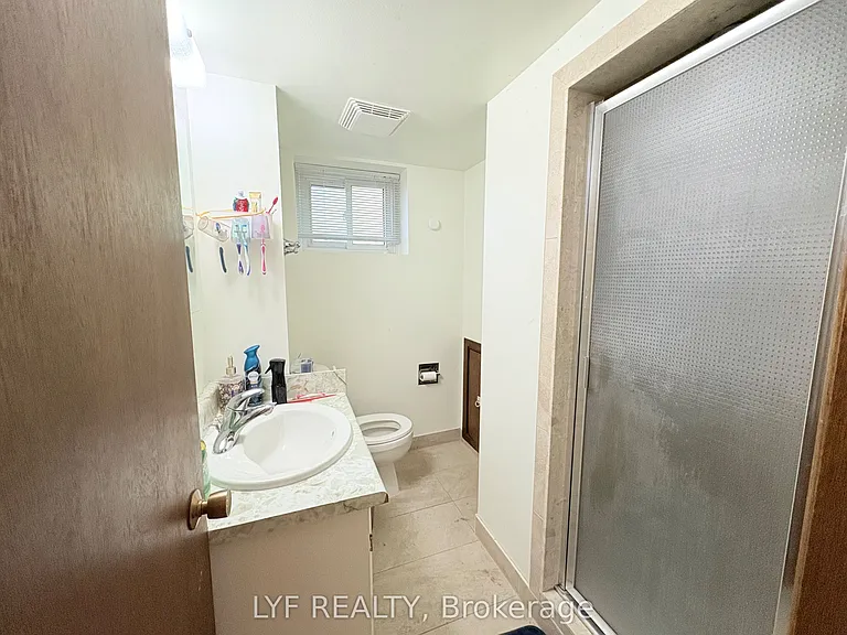 6 Thorn Ln #4 — Photo 7