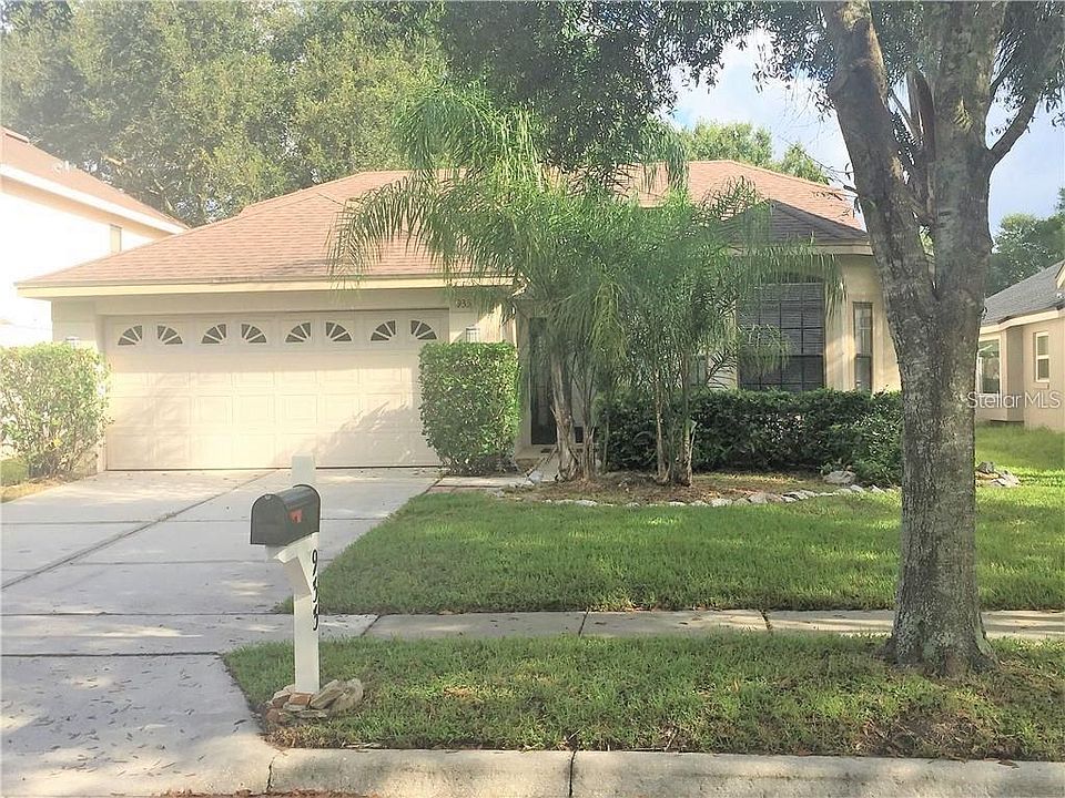 1st image of 933 N Lake Claire Cir