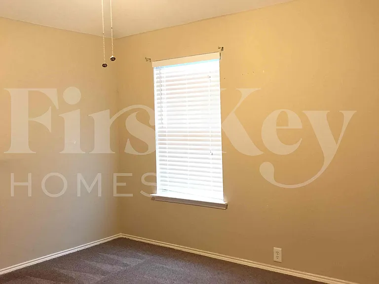 8604 Orleans Ln — Photo 8