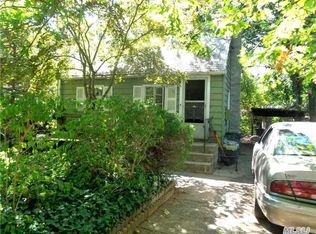 36 Woodlawn Ave, Selden, NY 11784