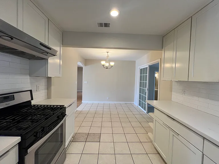 273 Staples Ave — Photo 7