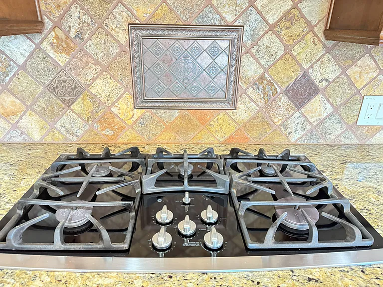 Gas cooktop