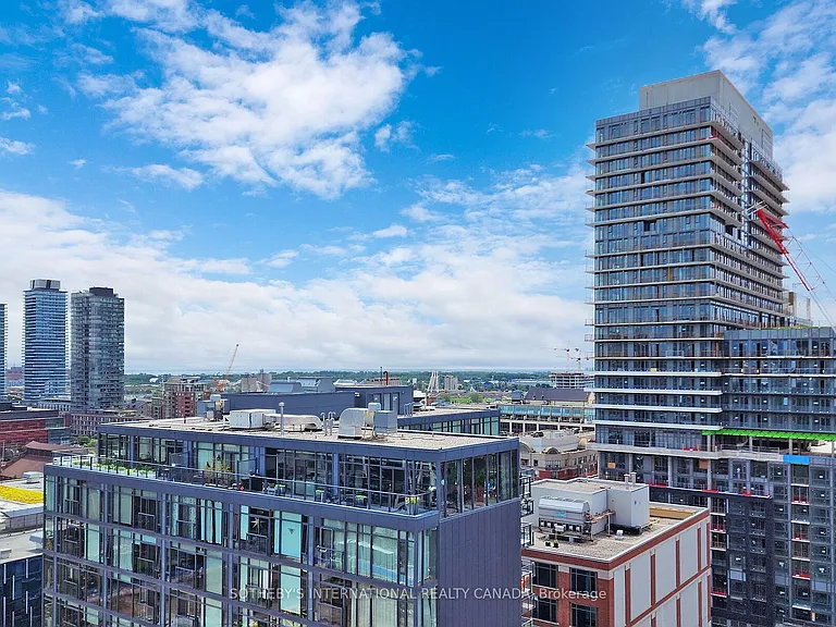 230 King St E #410 — Photo 38