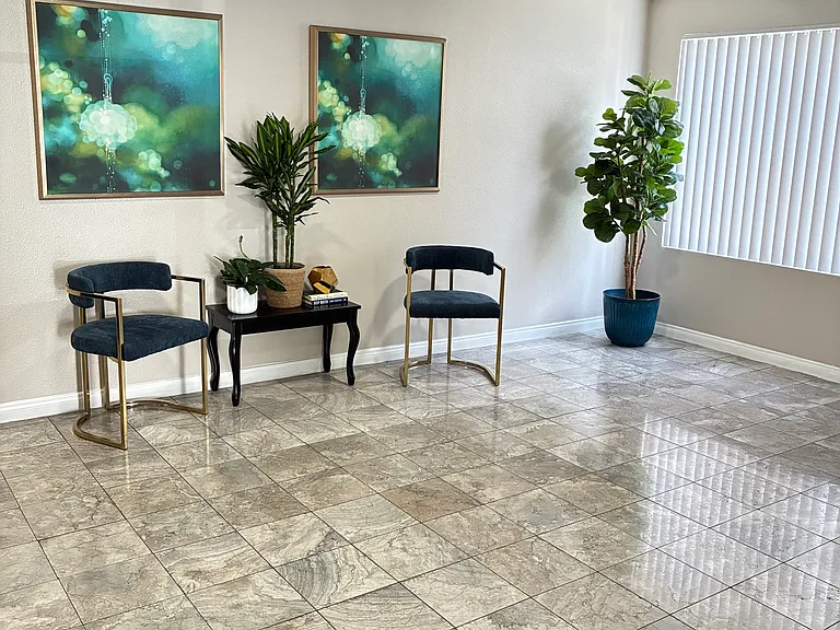 909 Irolo St — Photo 3