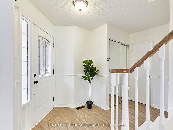 4th image of 20 Old Colony Dr