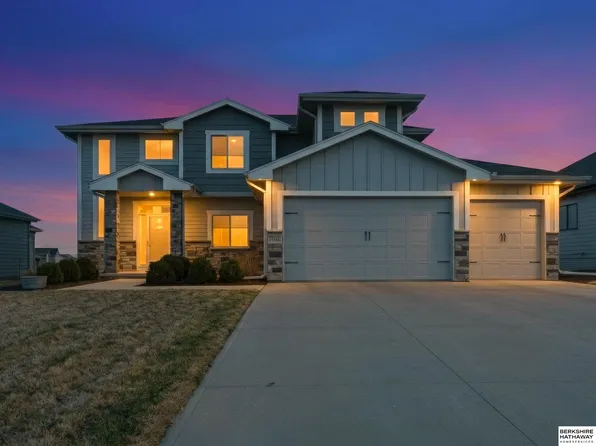 17123 Rachel Snowden Pkwy, Bennington, NE 68007