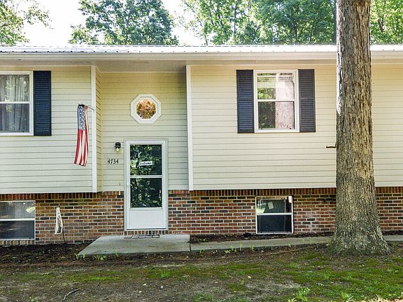 3rd image of 4734 Pebble Brook Cir NE
