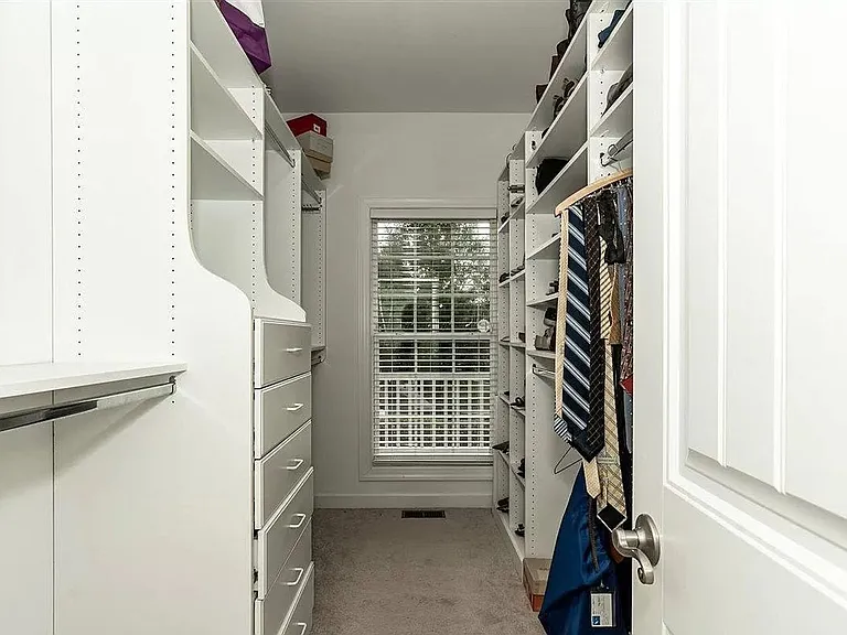 10400 Swerling Way — Photo 20