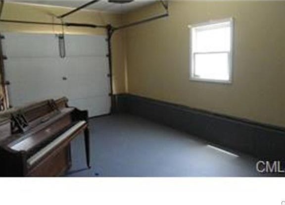 5th image of 588 Lincoln Ave