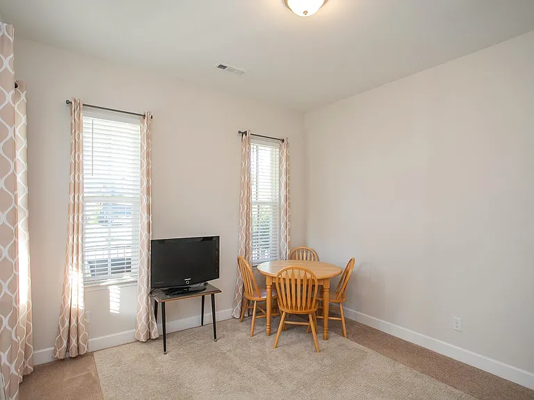 605 Quiet Cir — Photo 11