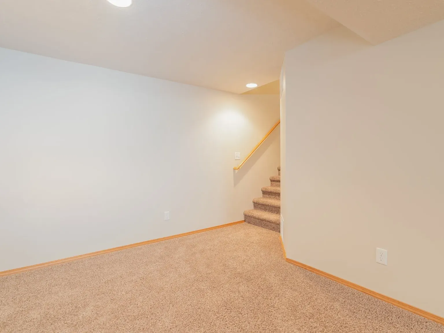 4 bed, 2300 sqft, $4,000 — Photo 3