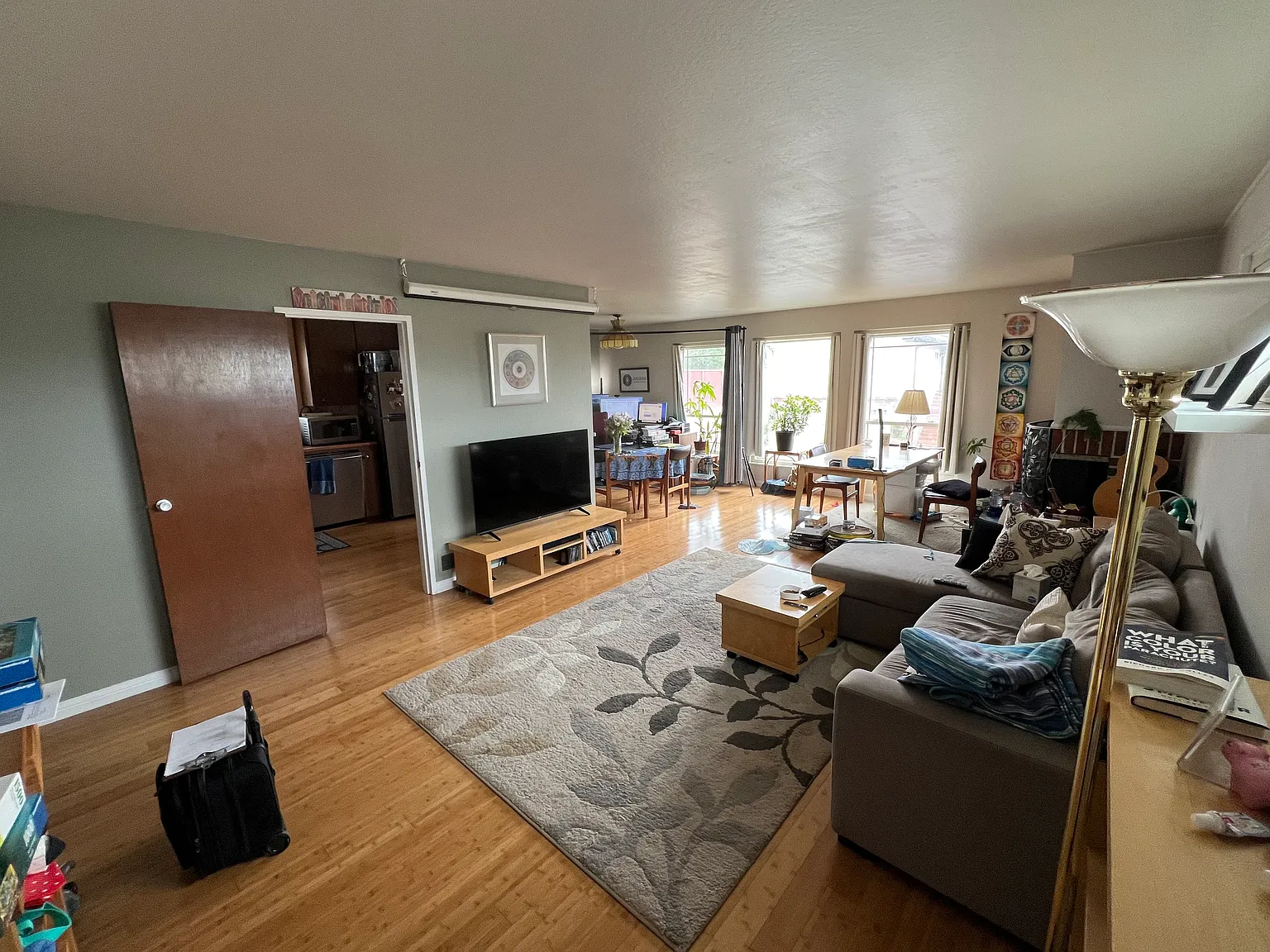 3 bed, 1370 sqft, $4,200 — Photo 3