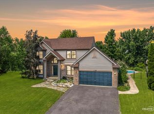 138 Linden Ct, Sugar Grove, IL 60554