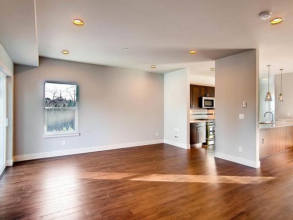 5th image of 18244 73rd Ave NE Unit 106