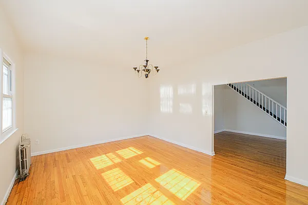 Sold by REMAX Elite | media 6