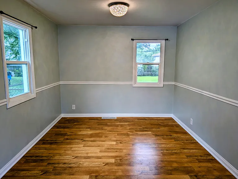 562 W Drummond Dr — Photo 3