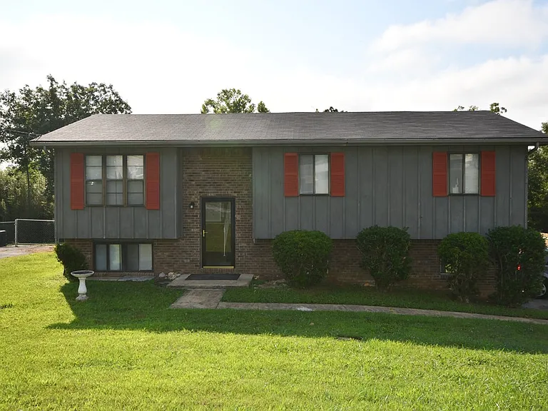 4216 Shady Oak Dr — Photo 1