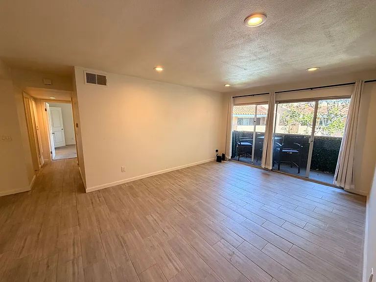 1101 W Macarthur Blvd #298 — Photo 12