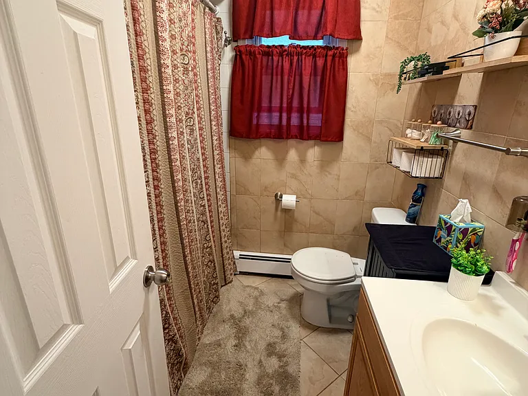 42 Newby Ave — Photo 8