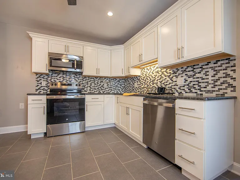 540 S Adams St — Photo 11