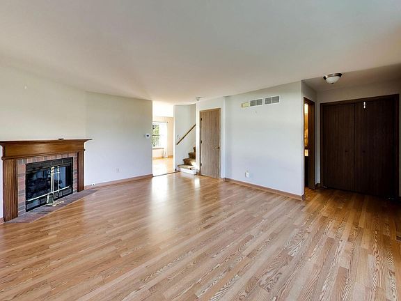 3rd image of 1653 Delaware Ct
