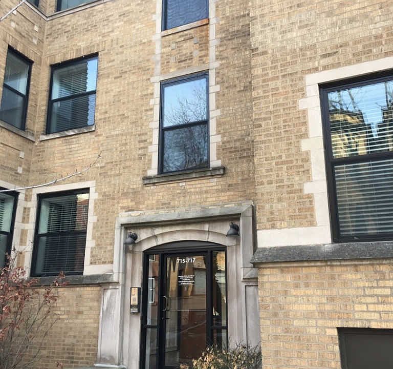 1st image of 717 W Cornelia Ave APT 3S