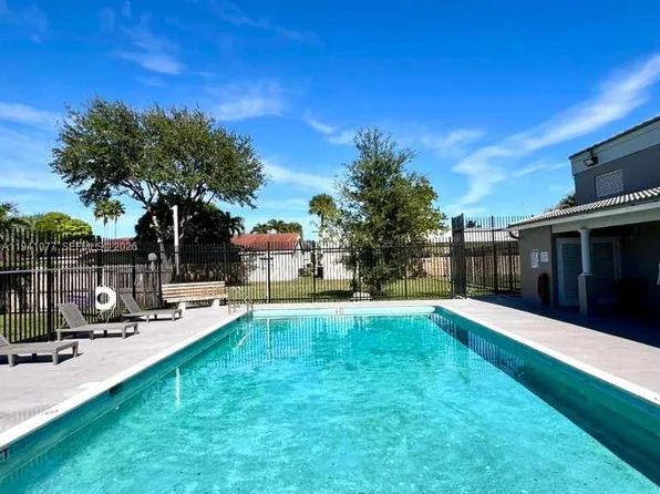 885 NE 213th Ter APT 2, Miami, FL 33179