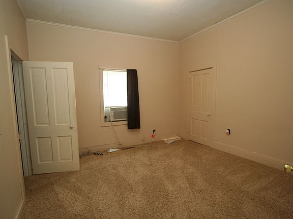 2nd image of 605 N Douglas