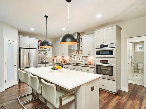 3rd image of 12225 Crossroads Dr