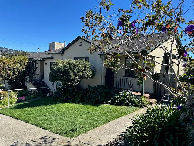 1030 Clay St — Photo 1