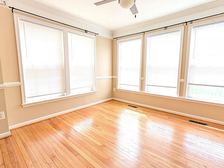 211 Shirley Sq SE — Photo 14
