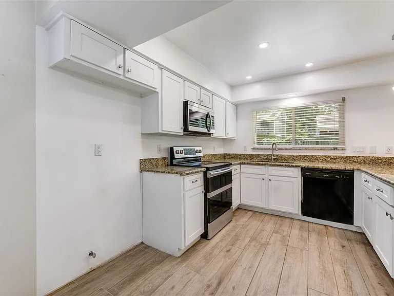 2114 River Village Dr — Photo 16