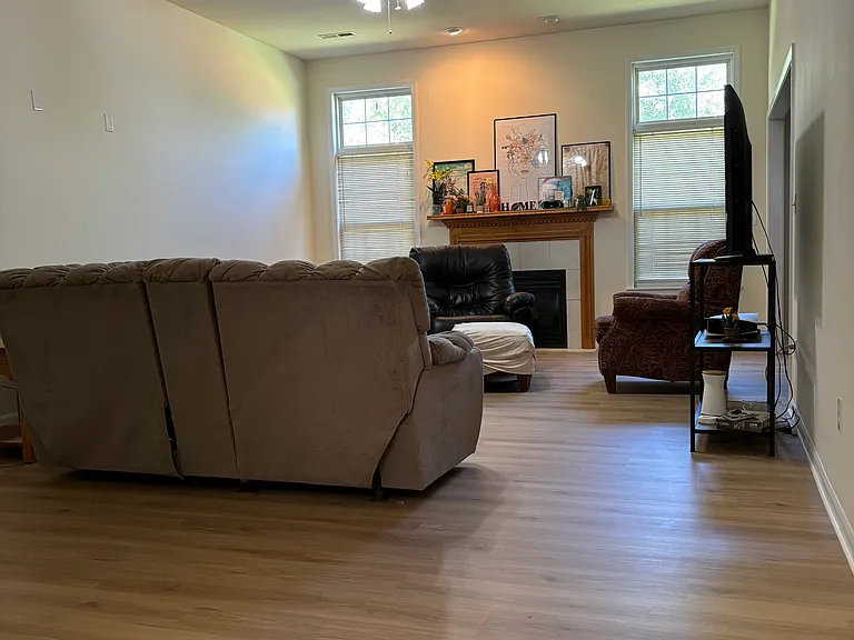 4805 Castlewood Ct — Photo 4