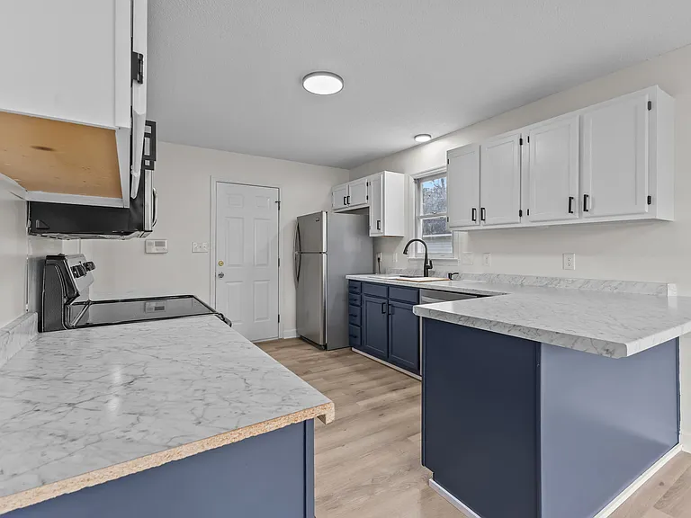 1821 Swann St — Photo 11