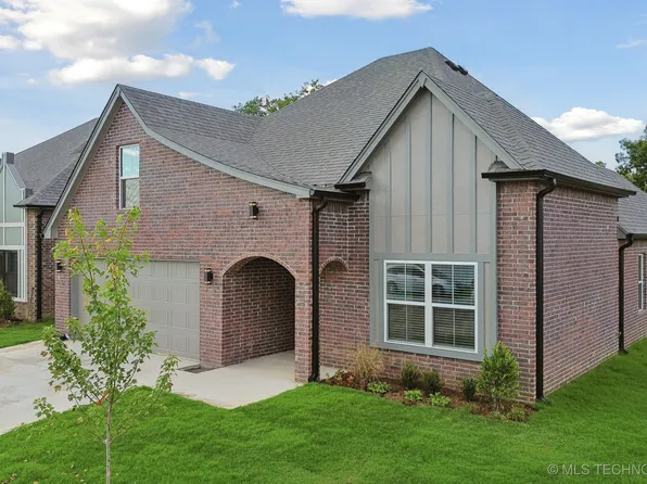 209 W Broadway St, Owasso, OK 74055