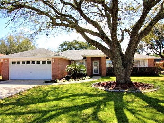 2nd image of 1067 Oak View Dr