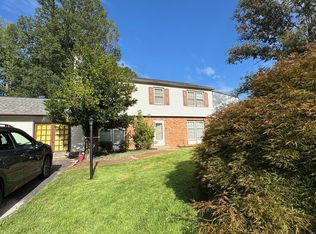 6221 Garretson St, Burke, VA 22015