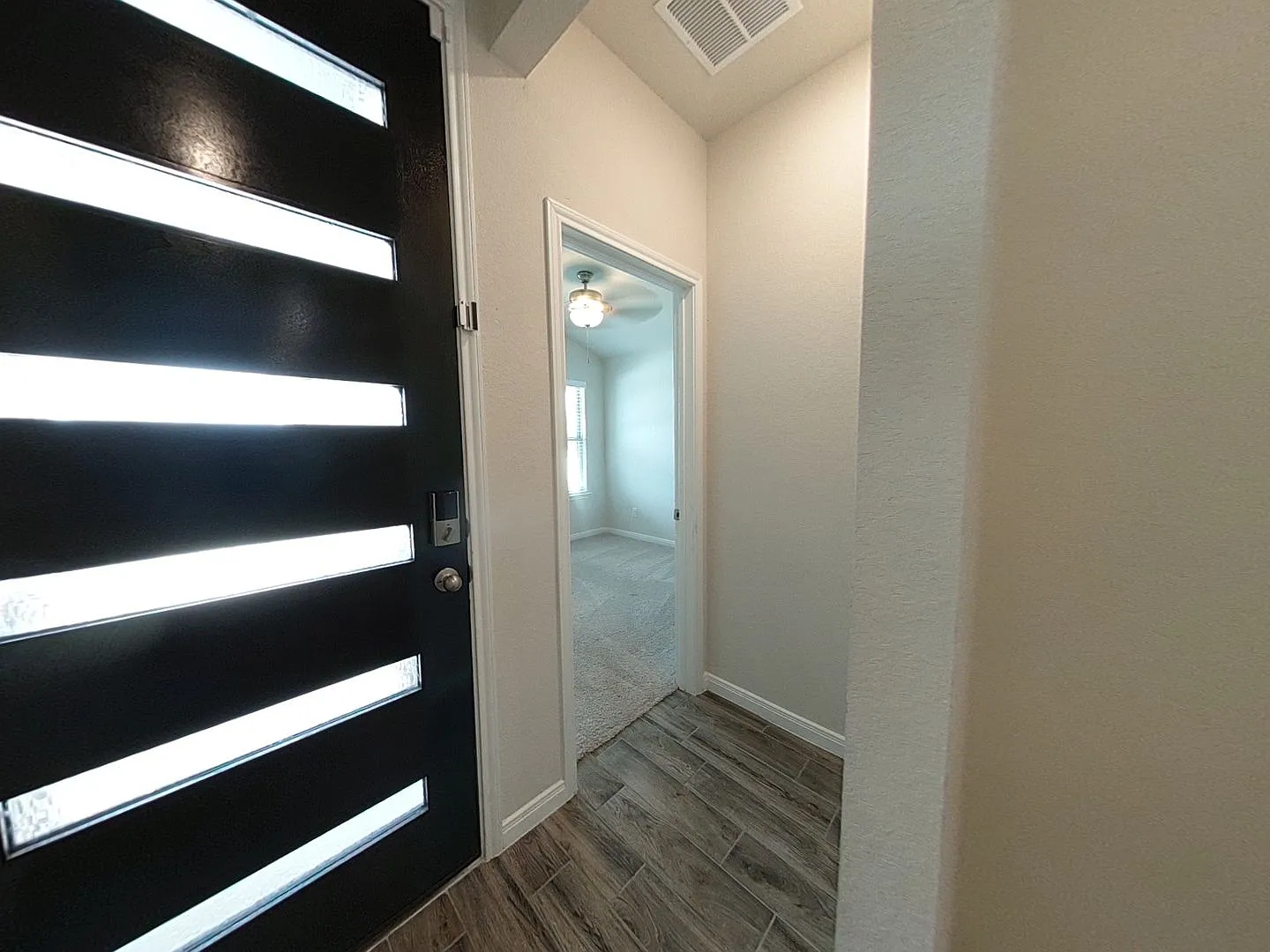 Spacious 4/3 with Mother-in-law suite — Photo 3