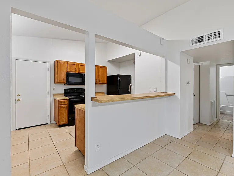 447 Vincent St — Photo 12