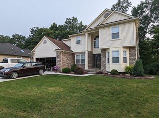 30112 Apple Grove Way, Flat Rock, MI 48134